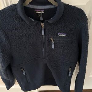 Patagonia Navy size small women’s fleece fits like xs
